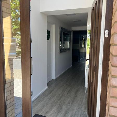 Апартаменти Studio In Private House Near Central Мілтон-Кінз Екстер'єр фото
